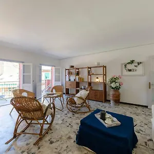 Joivy Spacious 2 Bedroom Apt With Terrace At The Heart Of The Vernazza